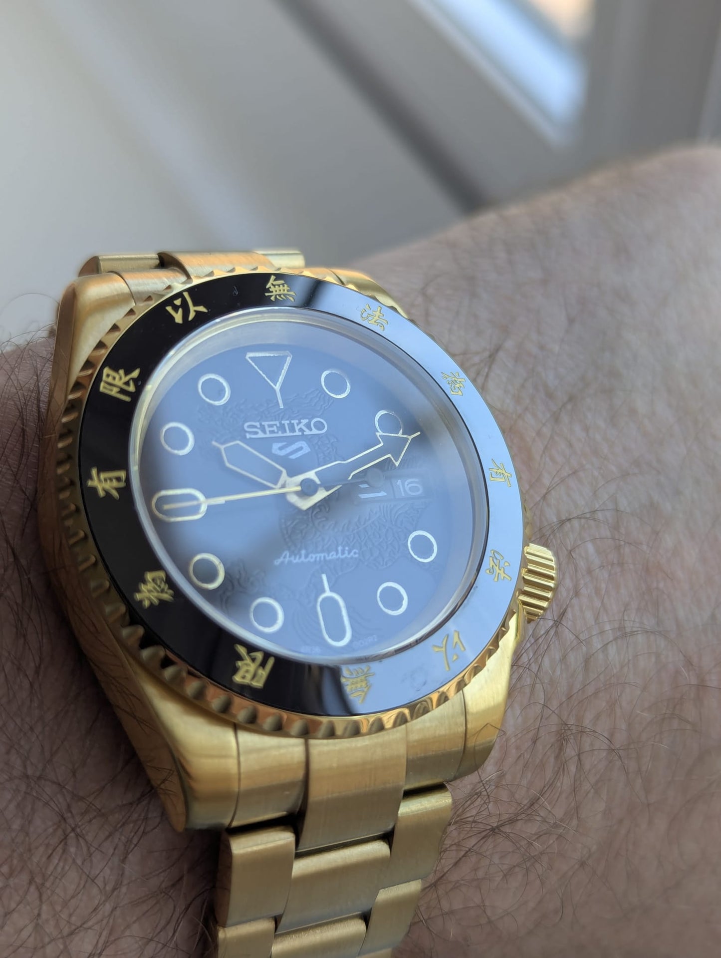 Bruce Lee inspired "The Golden Dragon "