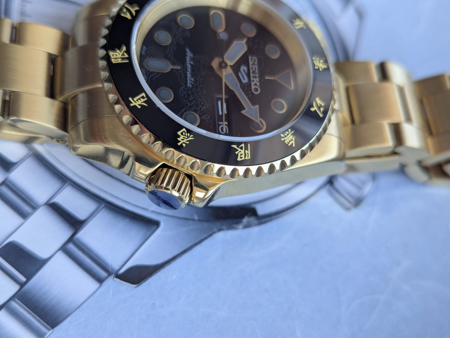 Bruce Lee inspired "The Golden Dragon "