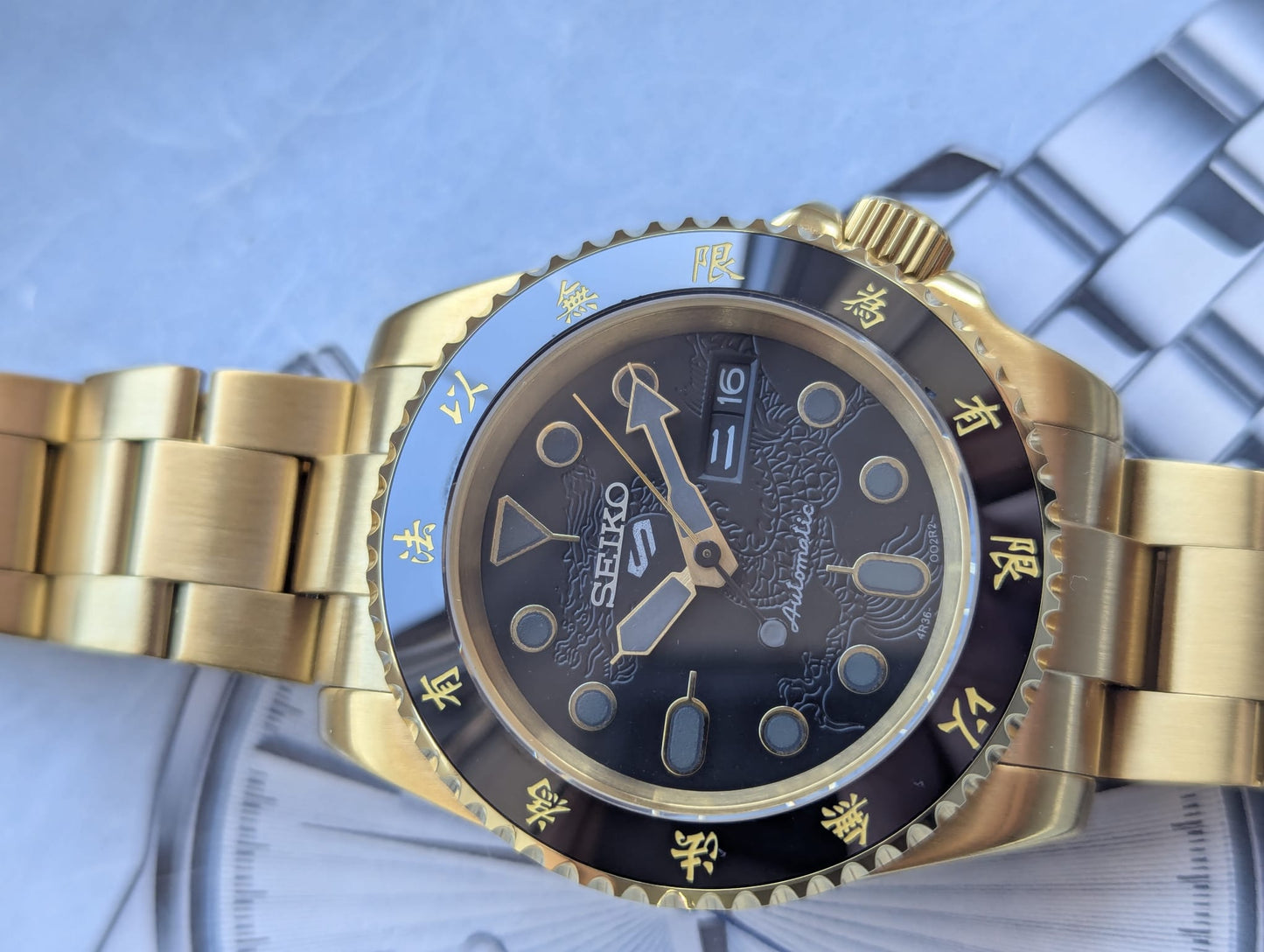 Bruce Lee inspired "The Golden Dragon "